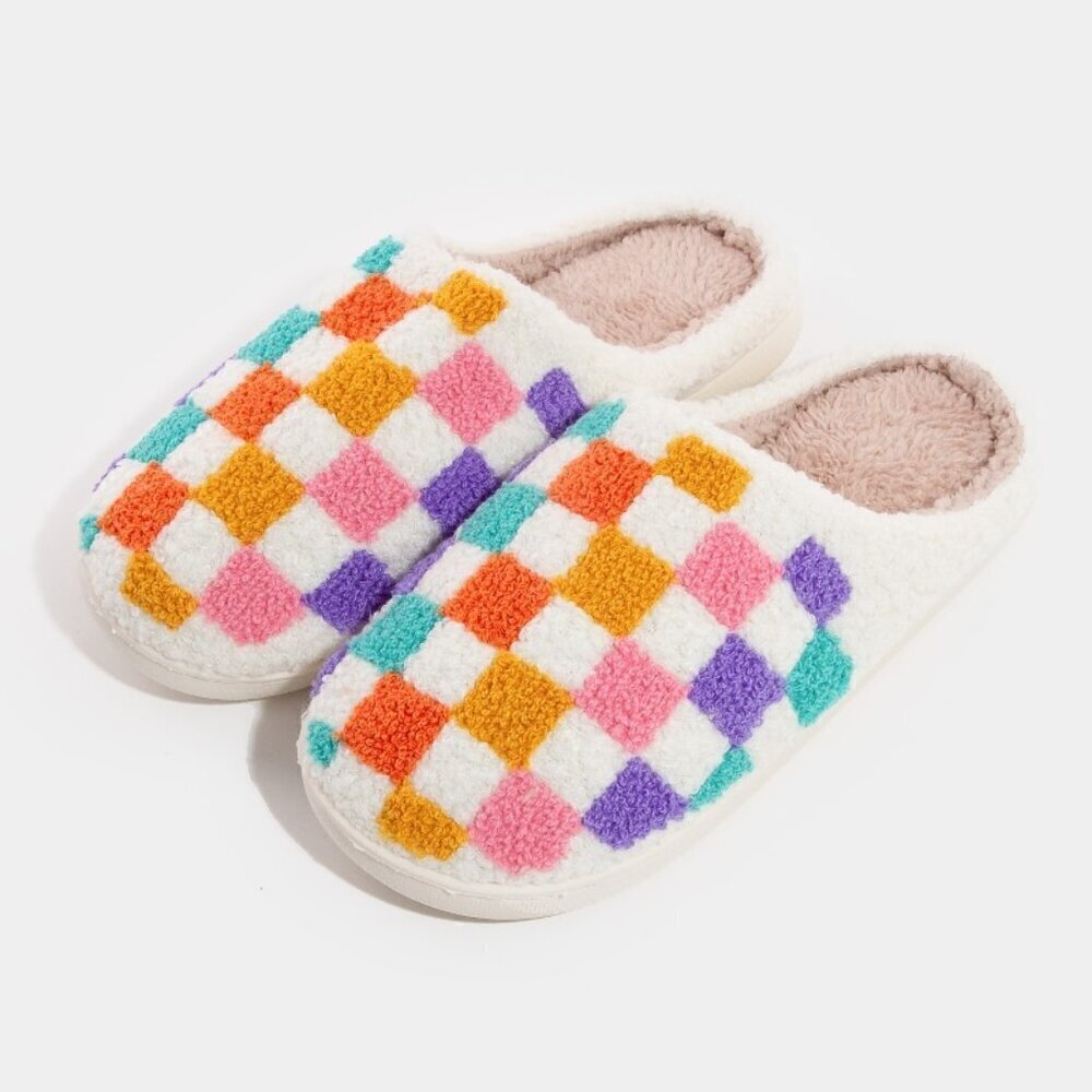 NWT Vibrant Colorful Rainbow Checkered Fuzzy Slippers Women's Size: 8-9 - Picture 1 of 5